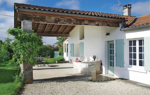 Amazing home in St Fort sur Gironde with WiFi