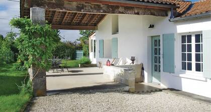 Amazing home in St Fort sur Gironde with WiFi