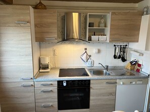 ثلاجة، ميكروويف، فرن، غسالة أطباق