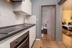 Fridge, oven, stovetop, coffee/tea maker - Holiday apartment with terrace (Šilo)