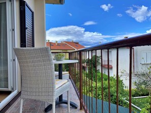 Property grounds - Holiday flat with balcony and barbecue facilities (Šilo)