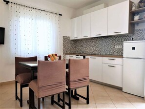 Fridge, stovetop, dishwasher, coffee/tea maker