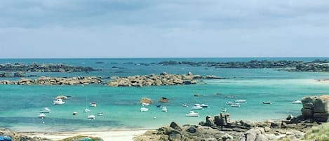 Plage à proximité, chaises longues