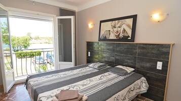 4 bedrooms, travel crib, free WiFi, bed sheets