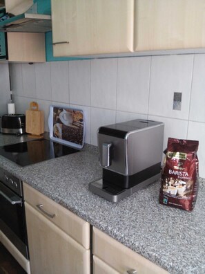 Refrigerador, microondas, horno, lavavajillas