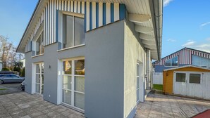 A modern two-story house with a flat roof, large windows, and a garage. - Beach front home in Süssau/Ostsee (Süssau/Ostsee)