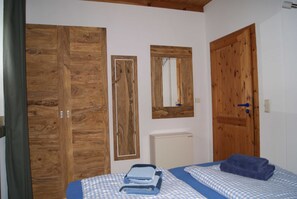 2 bedrooms, WiFi, bed sheets, wheelchair access