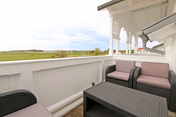 Unclassified image, 1 of 29, button