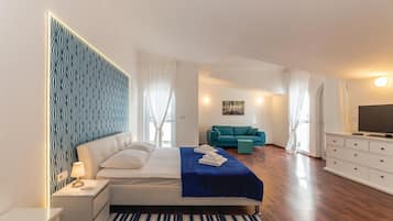 5 bedrooms, in-room safe, free WiFi, bed sheets