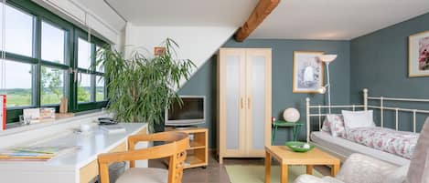 1 室のベッドルーム、デスク、旅行用ベビーベッド、WiFi