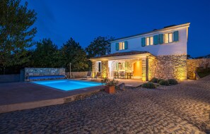 A two-story house with a swimming pool, stone walls, and a patio area. - Beautiful home in Malinska (Malinska)