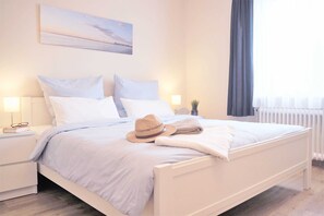 2 bedrooms, travel cot, WiFi, bed sheets