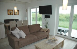 TV, fireplace - Awesome home in Dagebüll with sauna (Dagebüll)