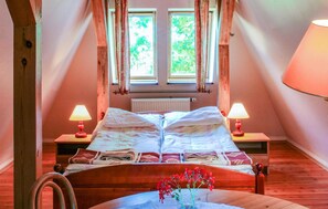 4 Schlafzimmer, Reisekinderbett, WLAN, Bettwäsche