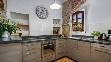 Kühlschrank, Mikrowelle, Ofen, Geschirrspüler