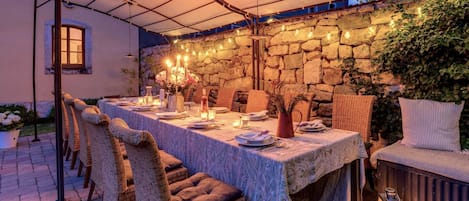 Outdoor dining