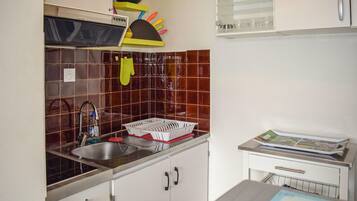 Réfrigérateur, plaque de cuisson, cafetiÚre/bouilloire