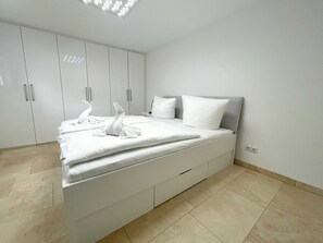 2 bedrooms, WiFi, bed sheets