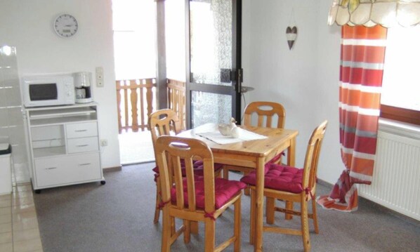 Unclassified image, 1 of 7, button - 2 Peterskopf - House Bergblick (Edertal)