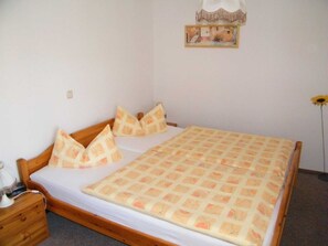 1 Schlafzimmer, Reisekinderbett, WLAN, Bettwäsche