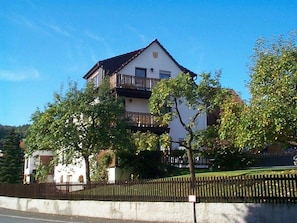 Unclassified image, 2 of 7, button - 2 Peterskopf - House Bergblick (Edertal)