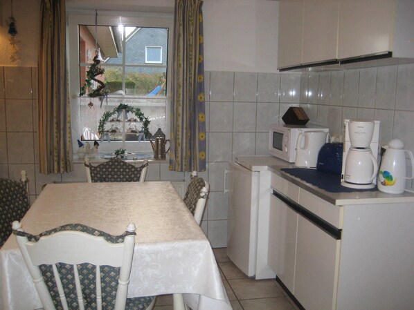 Fridge, oven, dishwasher, highchair