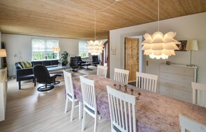 Dining - Stunning home in Egå with kitchen (Egå)