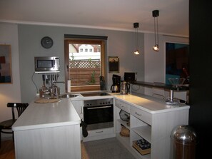 Refrigerador, microondas, horno y lavavajillas 