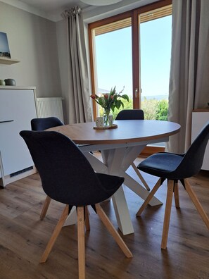 Unclassified image, 4 of 25, button