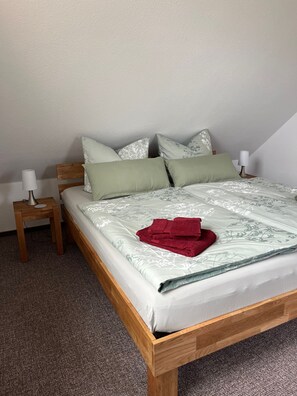 2 Schlafzimmer, Reisekinderbett, WLAN, Bettwäsche