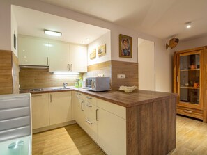 Kühlschrank, Mikrowelle, Geschirrspüler