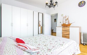 4 slaapkamers, reisbedje, gratis wifi, beddengoed