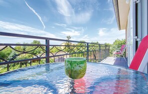Outdoor spa tub - Gorgeous apartment in Modrusani (Modrusani)