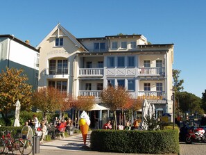 Unclassified image, 2 of 15, button