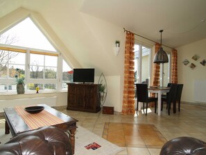 Unclassified image, 4 of 15, button