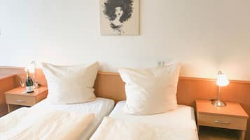 Escritorio, cortinas blackout, wifi gratis y ropa de cama