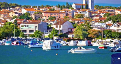 Holiday apartment with air conditioning and barbecue