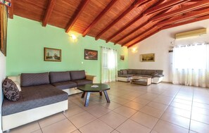 Fernseher, Tischtennisplatte