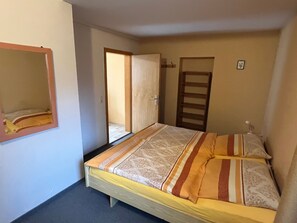 1 多间卧室、旅行婴儿床、WiFi、床单