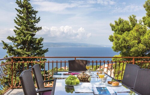 Awesome home in Brela with jacuzzi