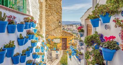 Awesome home in Iznájar