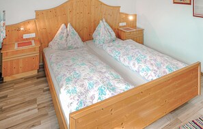 2 bedrooms, internet, bed sheets