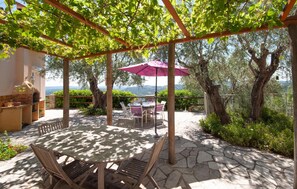 Outdoor dining - Lovely home in Spéracèdes with WiFi (Spéracèdes)