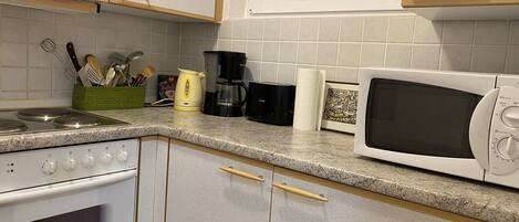 Fridge, microwave, oven, coffee/tea maker