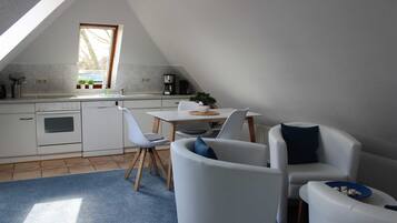 Fridge, oven, dishwasher, coffee/tea maker