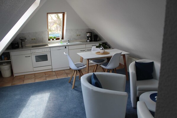 Fridge, oven, dishwasher, coffee/tea maker