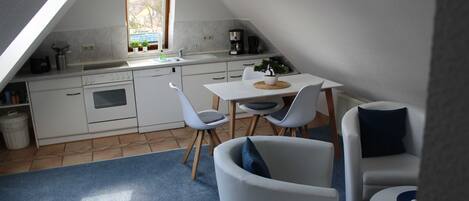 Fridge, oven, dishwasher, coffee/tea maker