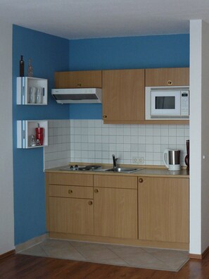 Kühlschrank, Mikrowelle, Hochstuhl