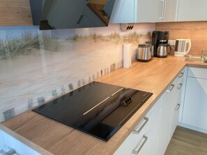 Kjøleskap, mikrobølgeovn, ovn og oppvaskmaskin