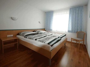2 Schlafzimmer, Reisekinderbett, WLAN, Bettwäsche